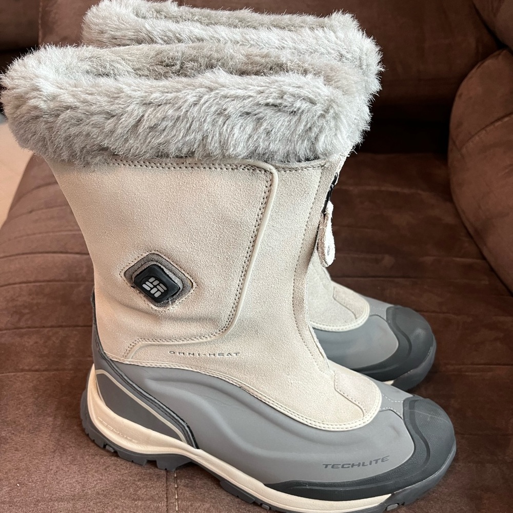 Columbia Omni Heat Electric Women’s Boots 8.5